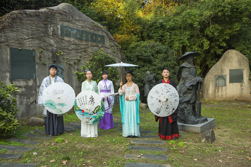 高清av
孙贝贝、倪书阳、葛益军;高清av
陈泠琳;江苏海事职业技术学院 崔亚迪