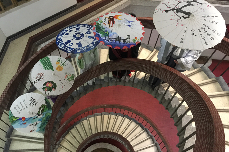 高清av
宋扬、周晓平;高清av
陈泠琳;高清av
黄梓莘;常州纺织服装职业技术学院 赵紫如、李乃萍;常州信息职业技术学院 夏钰莹