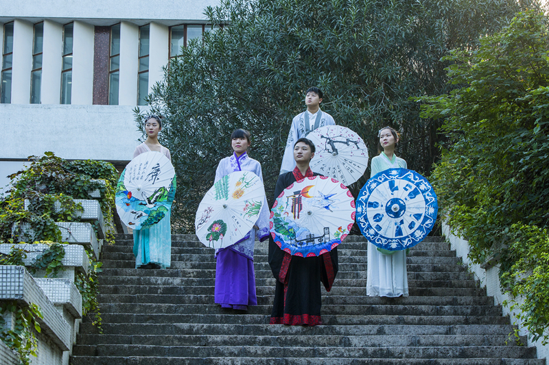 高清av
宋扬、周晓平;高清av
陈泠琳;高清av
黄梓莘;常州纺织服装职业技术学院 赵紫如、李乃萍;常州信息职业技术学院 夏钰莹